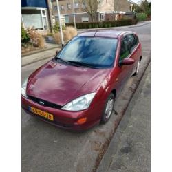 Ford Focus 1.4 I Trend 5D 2001 Rood