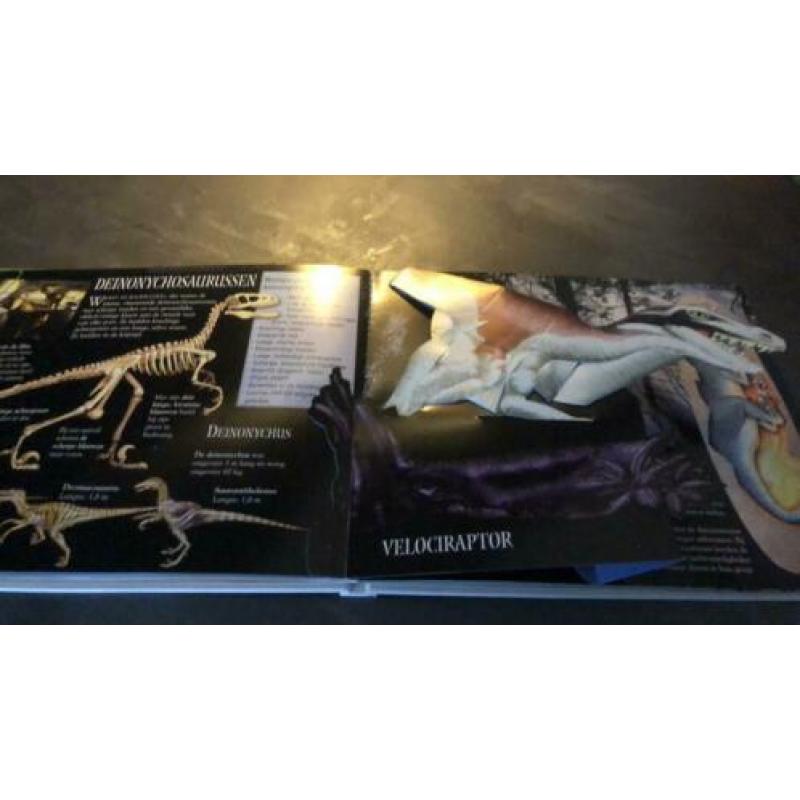 Dinosaurussen boek met 6 pop up dino’s