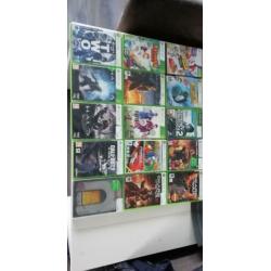 Xbox 360 E joysticks spelletjes kabels
