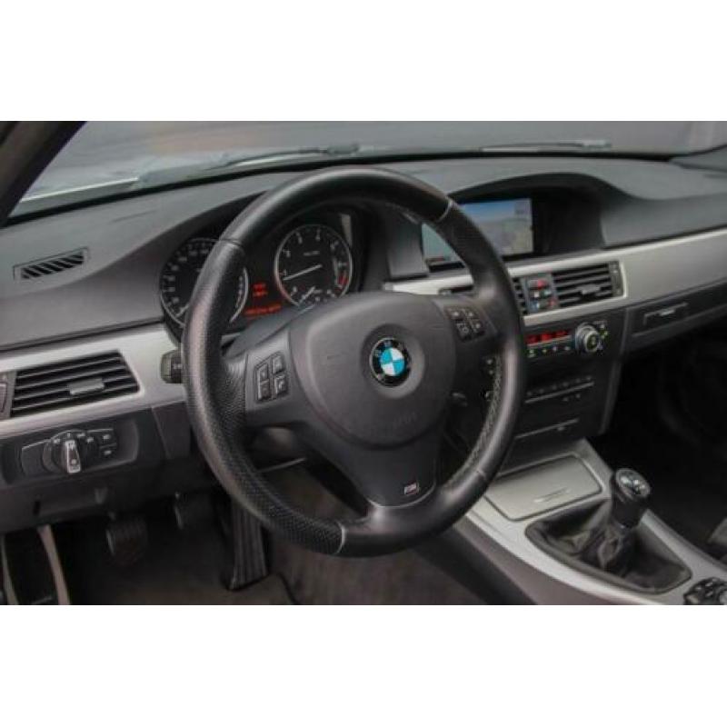 BMW 3 Serie 318i M-Pakket Navi Ecc Xenon 18'' (bj 2012)