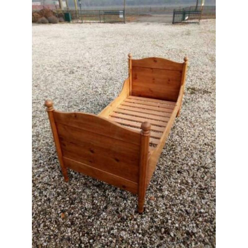 631 a, antiek grenen bed (matrasmaat 90 x190 cm) te koop