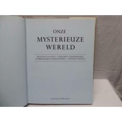 Onze mysterieuze wereld (boek) in zeer nette staat