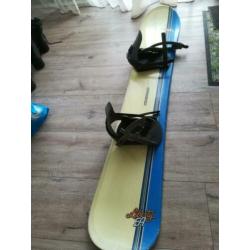 Snowboard 160 cm hoog met bindingen