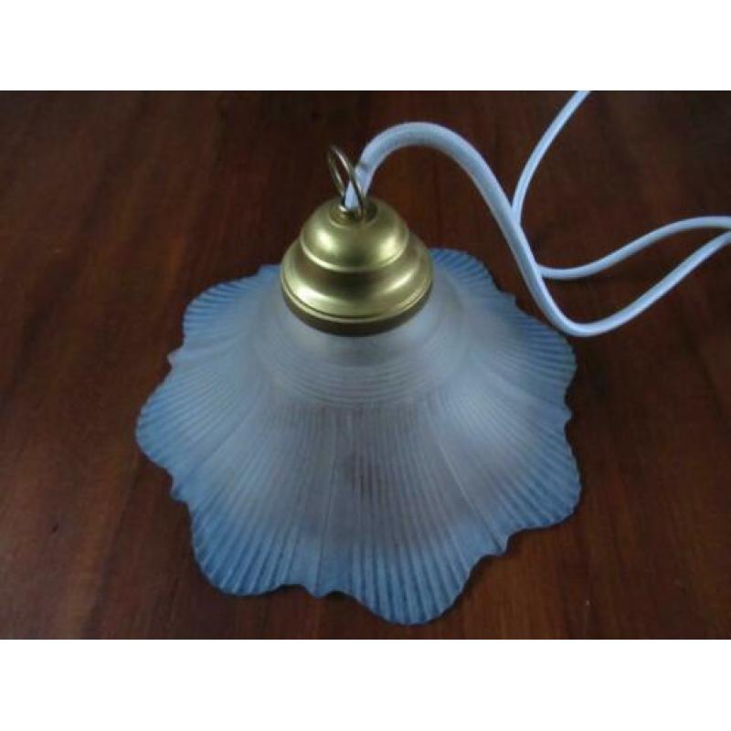 Glazen hanglamp rokkap blauw jaren 40