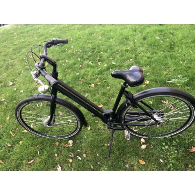 Damesfiets 28 inch 53 cm zo goed als nieuw