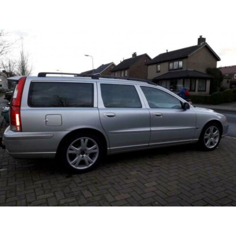 Volvo V70 D5 Momentum AUT 2005 Zilvergrijs
