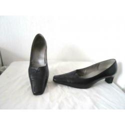 Pumps merk GABOR mt 6,5=mt 40 zwart leder nieuwstaat