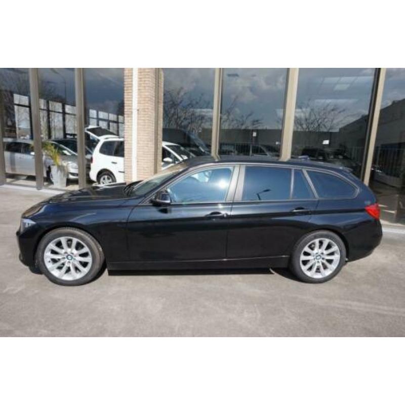 BMW 3 Serie Touring 320 D 135 Kw 183 Pk EXECUTIVE AUTM. NAVI