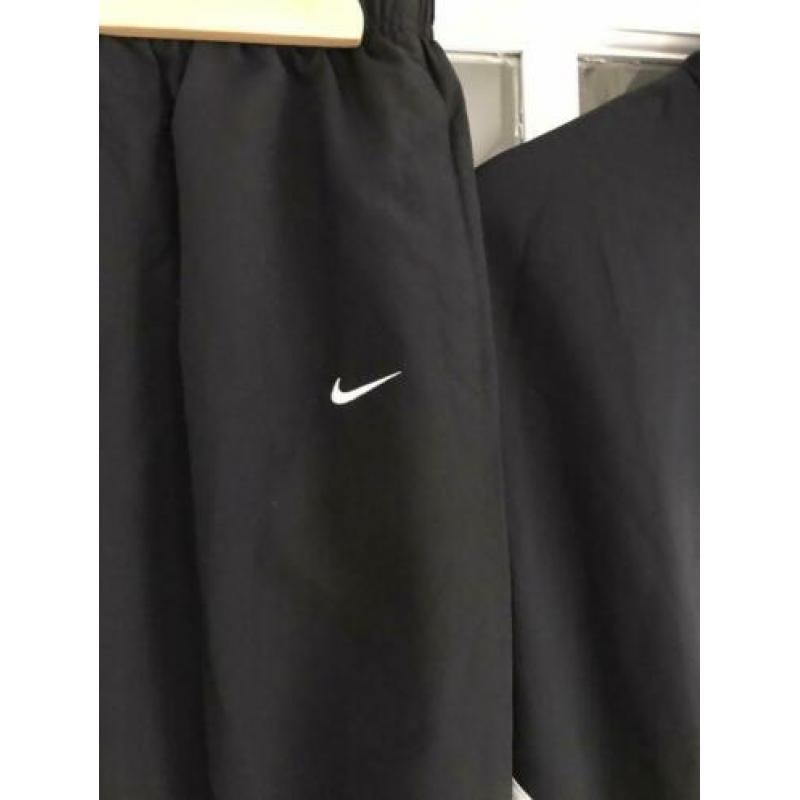 Nike trainingspak maat 152-158