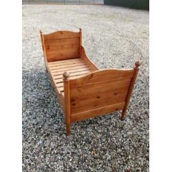 631 a, antiek grenen bed (matrasmaat 90 x190 cm) te koop