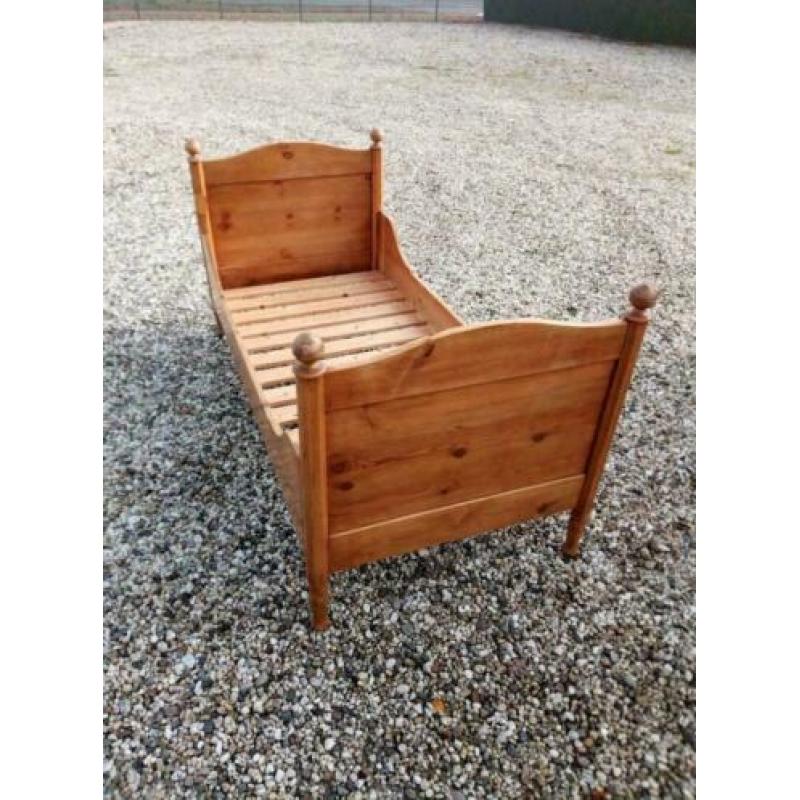 631 a, antiek grenen bed (matrasmaat 90 x190 cm) te koop