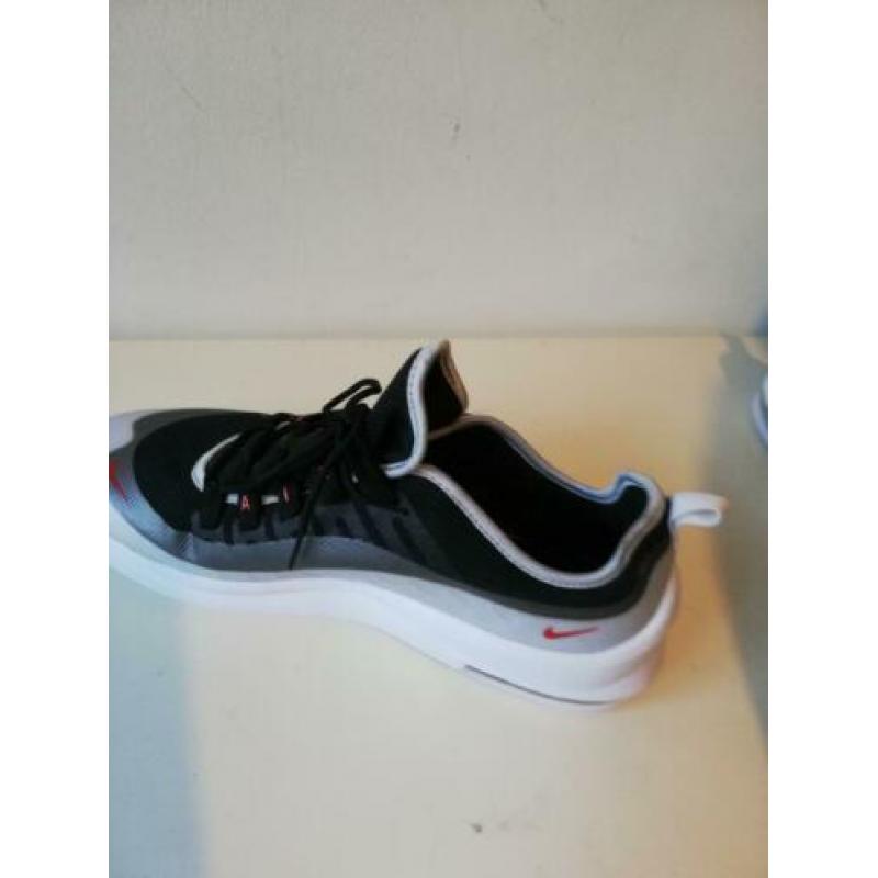 Nieuwe heren sportschoenen van merk Nike mt 45