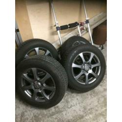 winterbanden op velg Suzuki vitara 2017 Dunlop 215/60/16