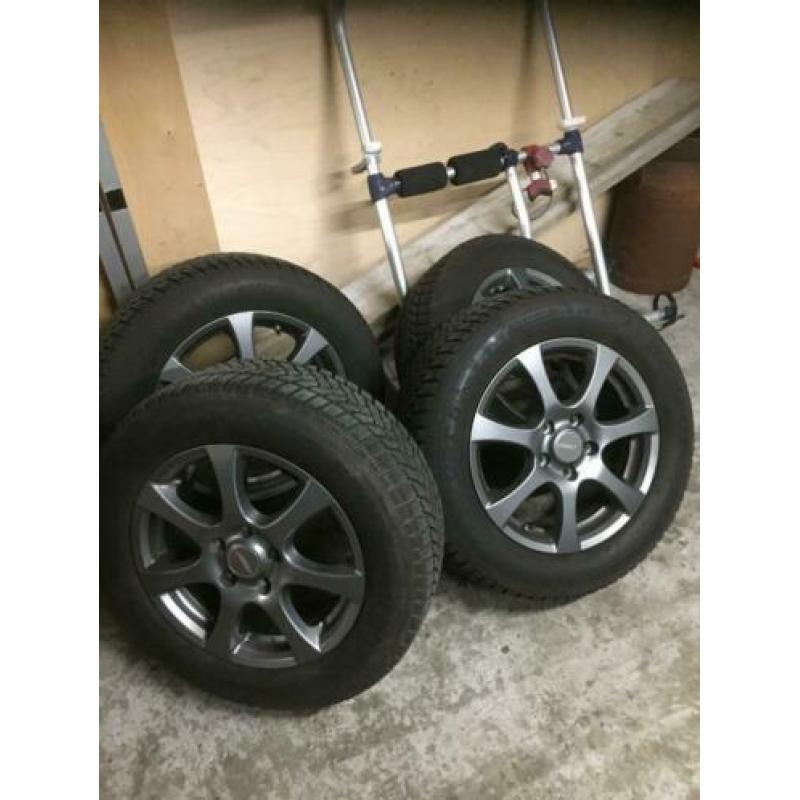 winterbanden op velg Suzuki vitara 2017 Dunlop 215/60/16