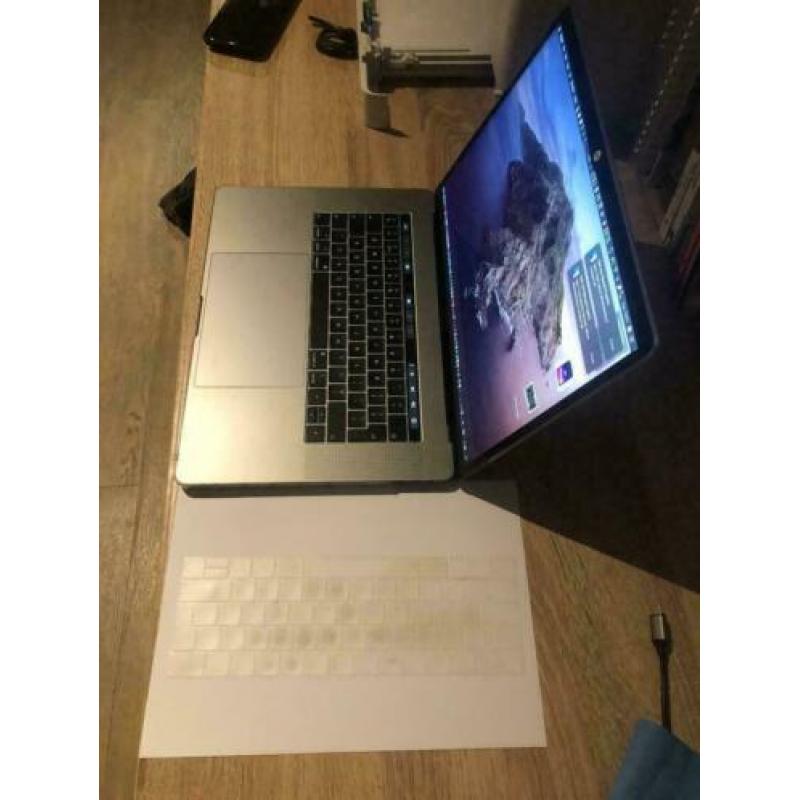 MacBook Pro 15, 2019 Touch Bar & ID 2.3GHz 8-core i9 /16G
