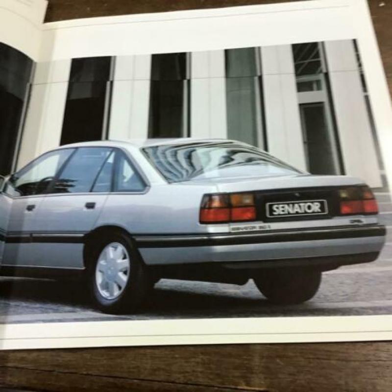 Grote Opel Senator folder