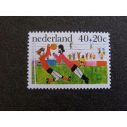 1976: Kinderzegels NVPH 1103 / 1106; postfris, originele gom