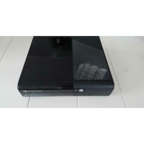 Xbox 360 E joysticks spelletjes kabels