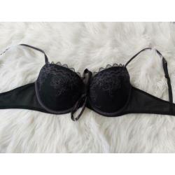 Zwarte BH met strik van Hunkemoller maat 85C