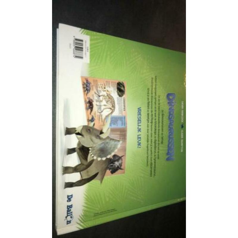 Dinosaurussen boek met 6 pop up dino’s