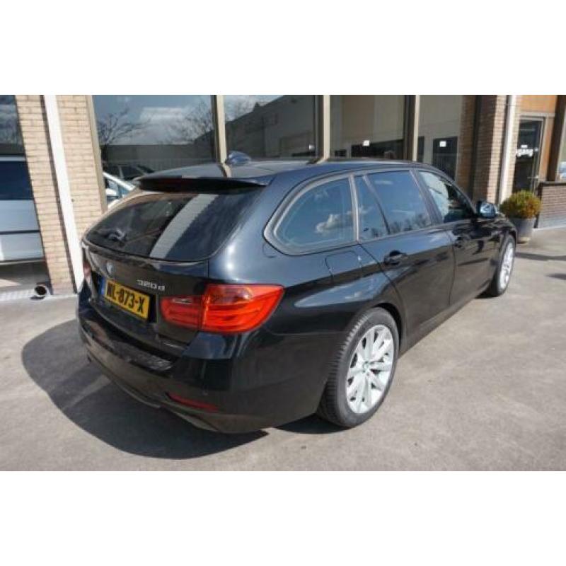 BMW 3 Serie Touring 320 D 135 Kw 183 Pk EXECUTIVE AUTM. NAVI
