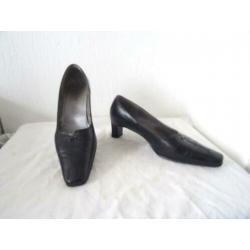 Pumps merk GABOR mt 6,5=mt 40 zwart leder nieuwstaat