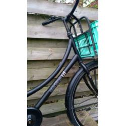 CORTINA U1 damesfiets transportfiets zwart met krat