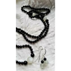 Onyx en maansteen lange ketting & oorbellen, zwart wit