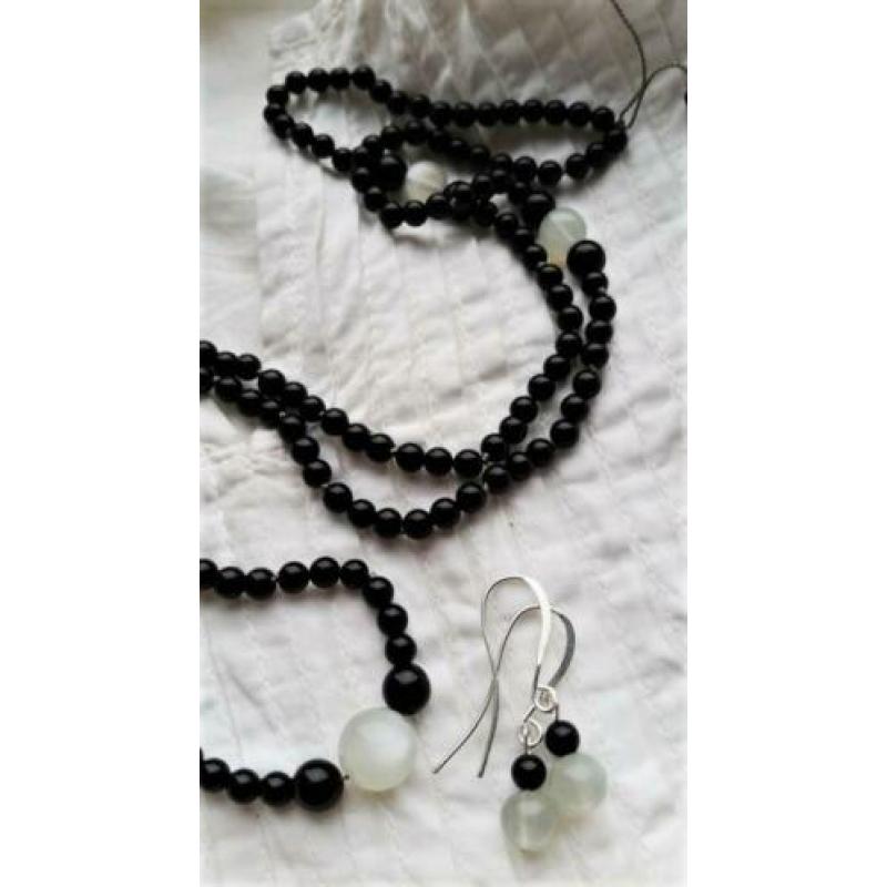 Onyx en maansteen lange ketting & oorbellen, zwart wit