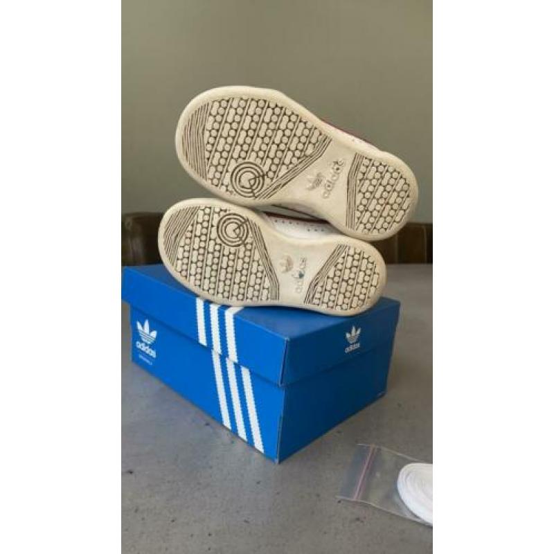 Adidas sneakers ?? maat 23