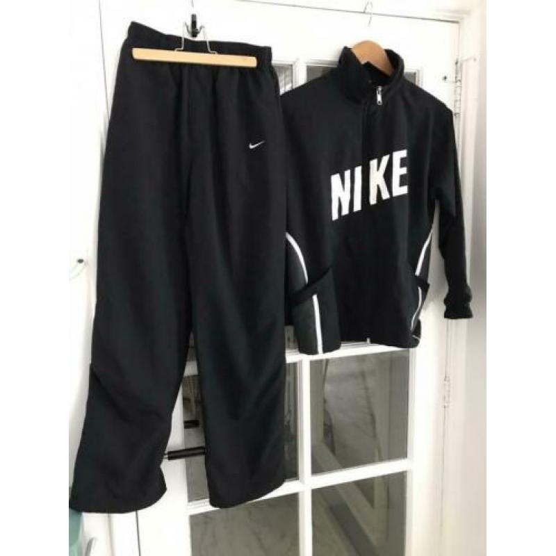 Nike trainingspak maat 152-158