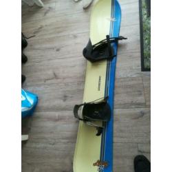 Snowboard 160 cm hoog met bindingen