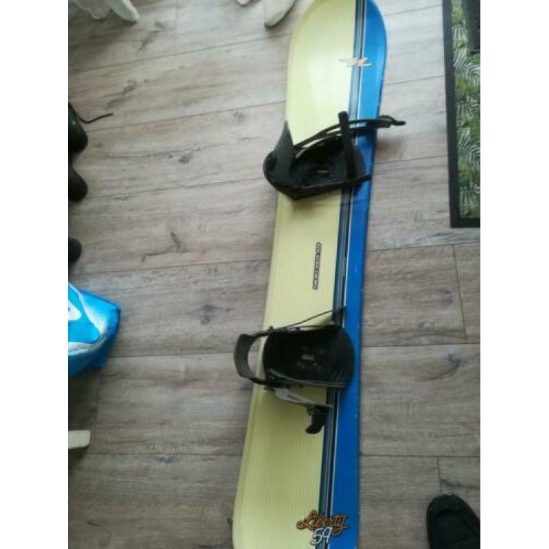 Snowboard 160 cm hoog met bindingen
