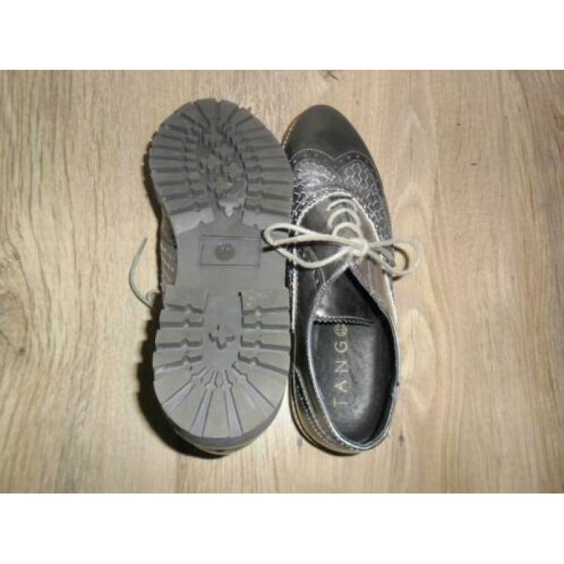 Tango Zilverkleurige Veterschoenen Maat 39 (NIEUW)