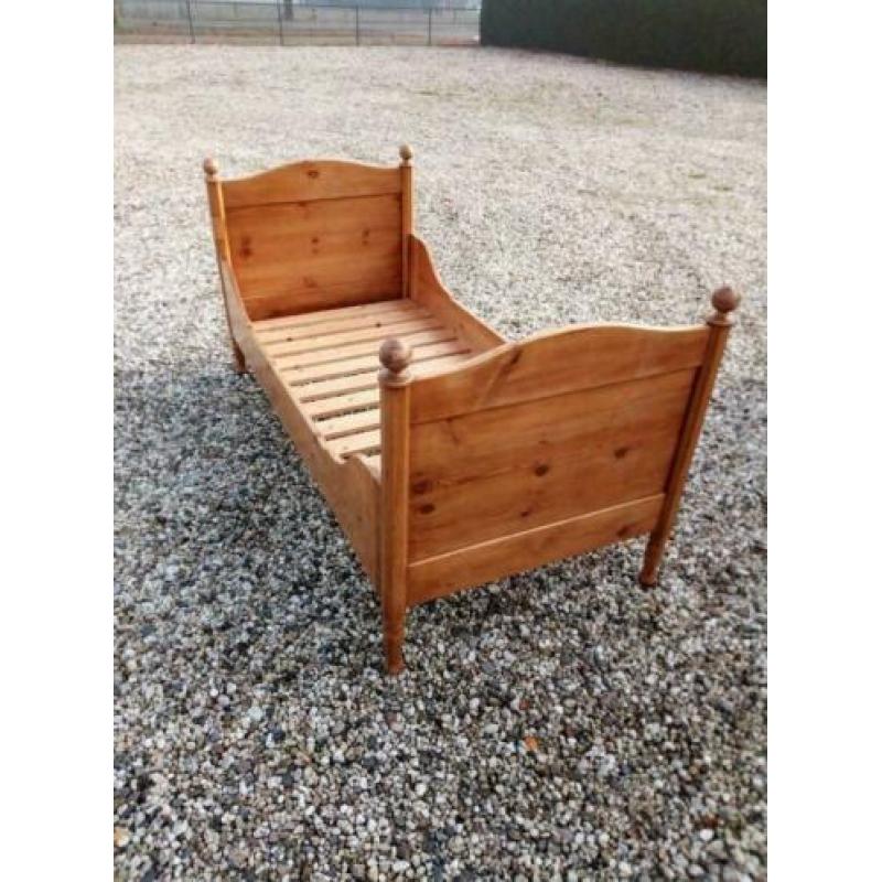 631 a, antiek grenen bed (matrasmaat 90 x190 cm) te koop