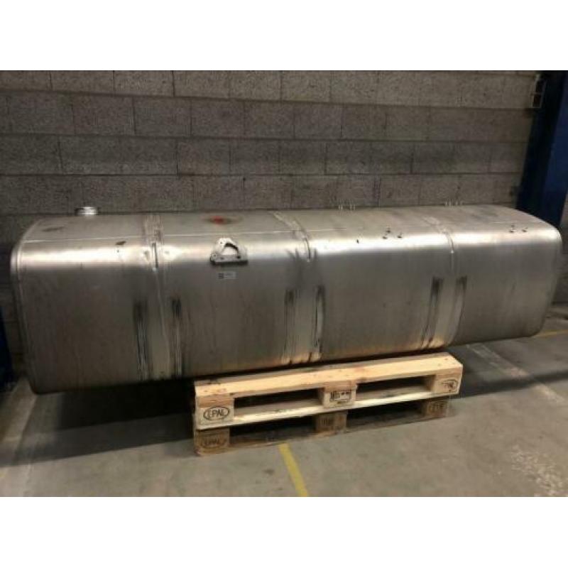 Daf brandstoftank 1944800. 845 liter