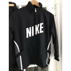 Nike trainingspak maat 152-158