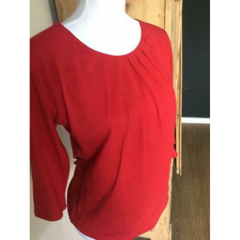 Zgan rood shirt, gekocht bij Stepping out. Is eigen merk.