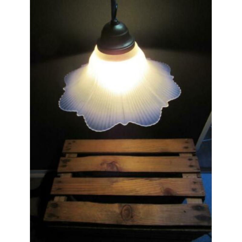 Glazen hanglamp rokkap blauw jaren 40