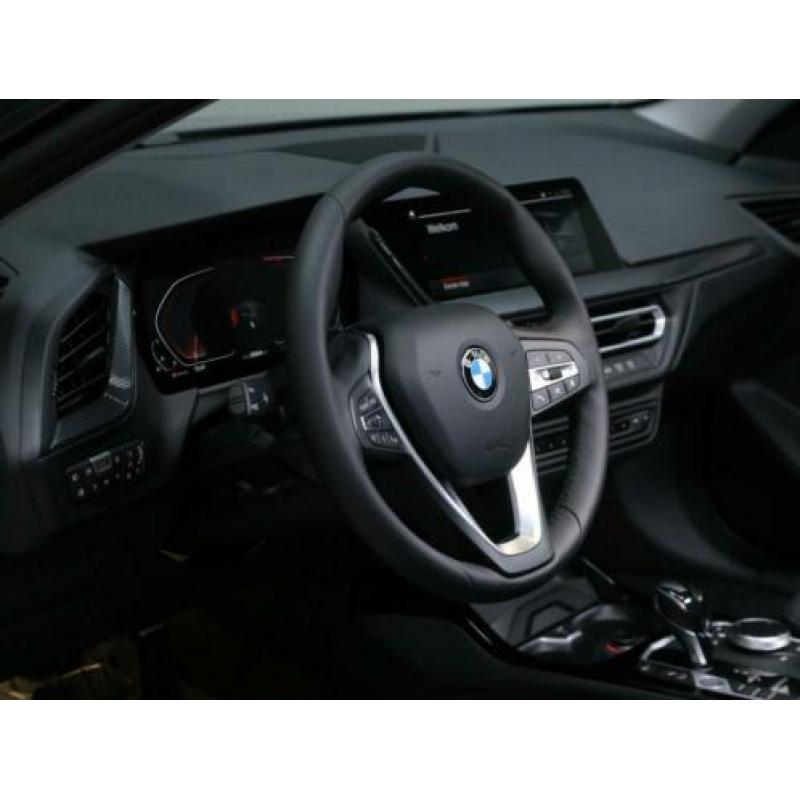 BMW 1 Serie 118i Executive | Sport Line | Live Cockpit Profe