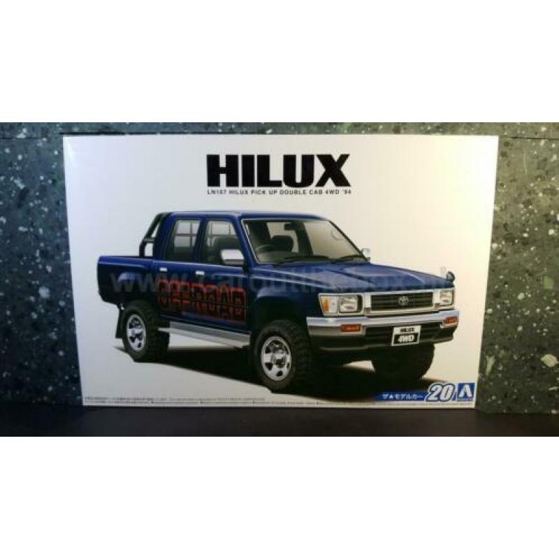 Toyota Hilux double cab 1:24 Aoshima