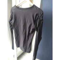Effen zwarte longsleeve met leuke details Dept L/40