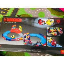 Motor racebaan. Booster motorcycle products racetrack