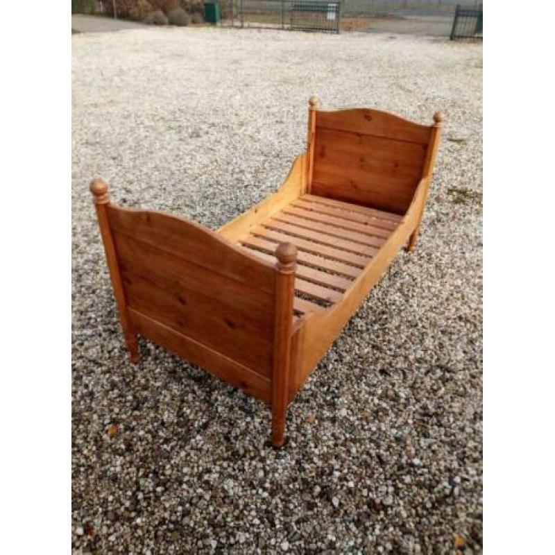 631 a, antiek grenen bed (matrasmaat 90 x190 cm) te koop