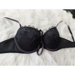 Zwarte BH met strik van Hunkemoller maat 85C