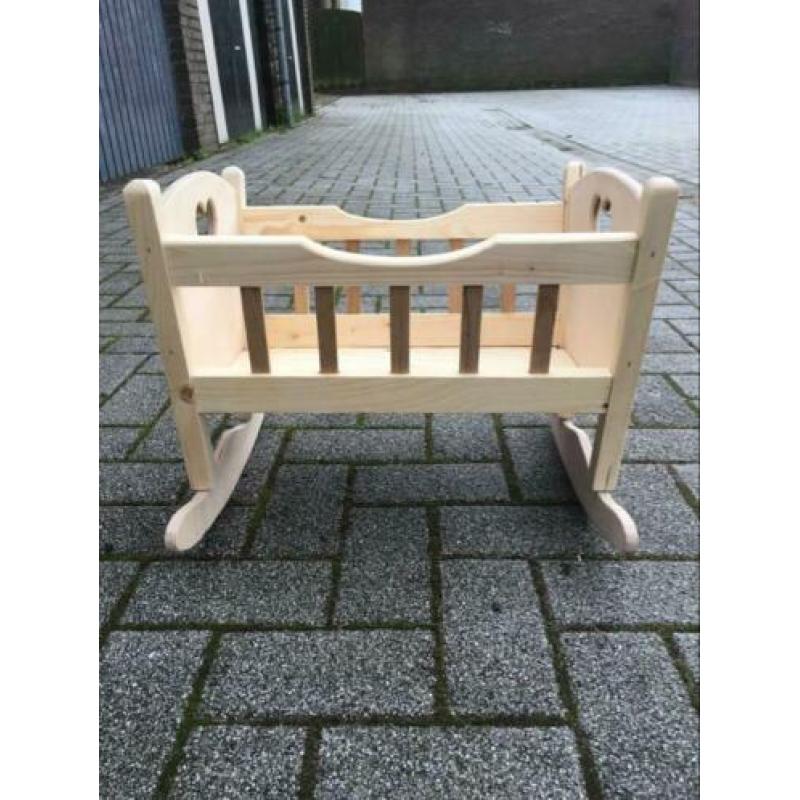 ??poppenwiegjes handgemaakt??