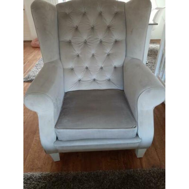mooie fauteuil stof kleur kaki.weinig op gezeten