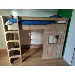 Mooie steigerhouten hoogslaper 1 persoons bed 90x200cm