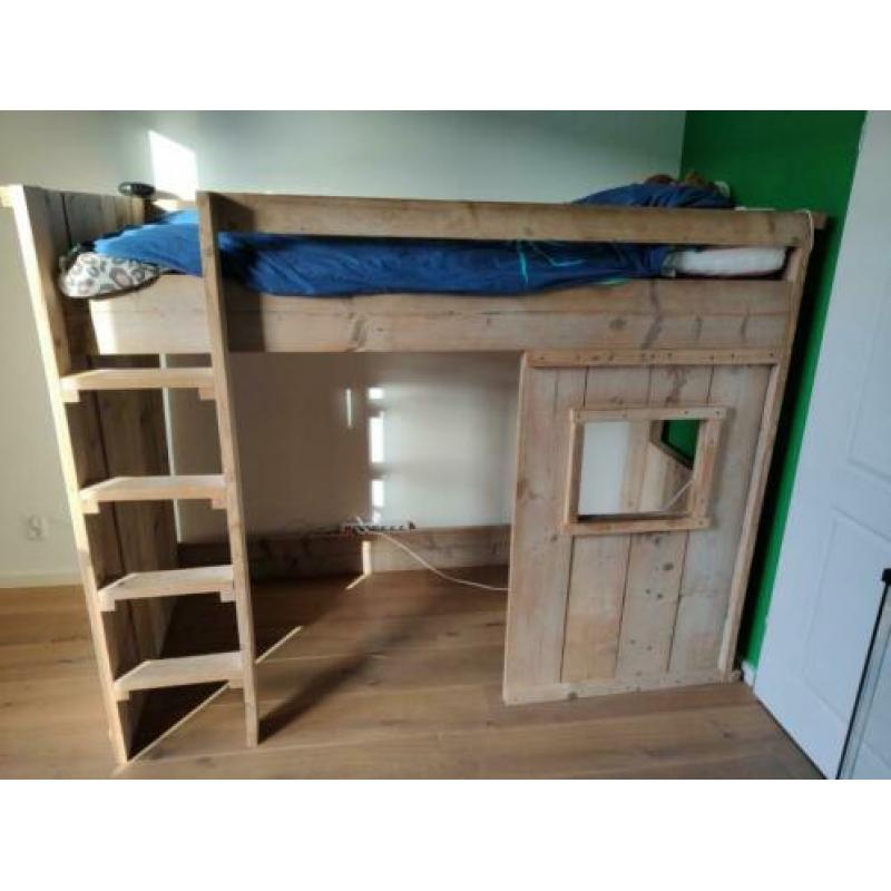Mooie steigerhouten hoogslaper 1 persoons bed 90x200cm