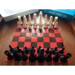 Plastic schaken / plastic chess set, koning 7 cm